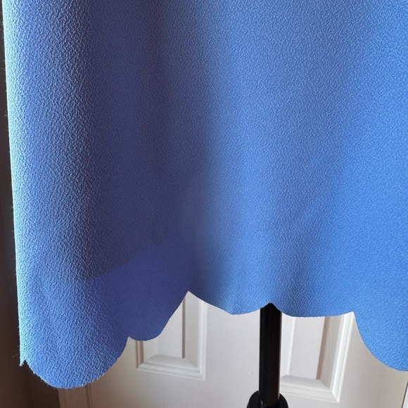 Everly light Blue Sleeveless Dress with scalloped hem - Picture 3 of 7